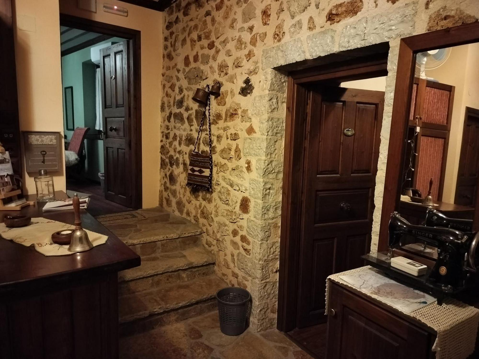 Yono'S Traditional House Ano Ravenia Exterior photo