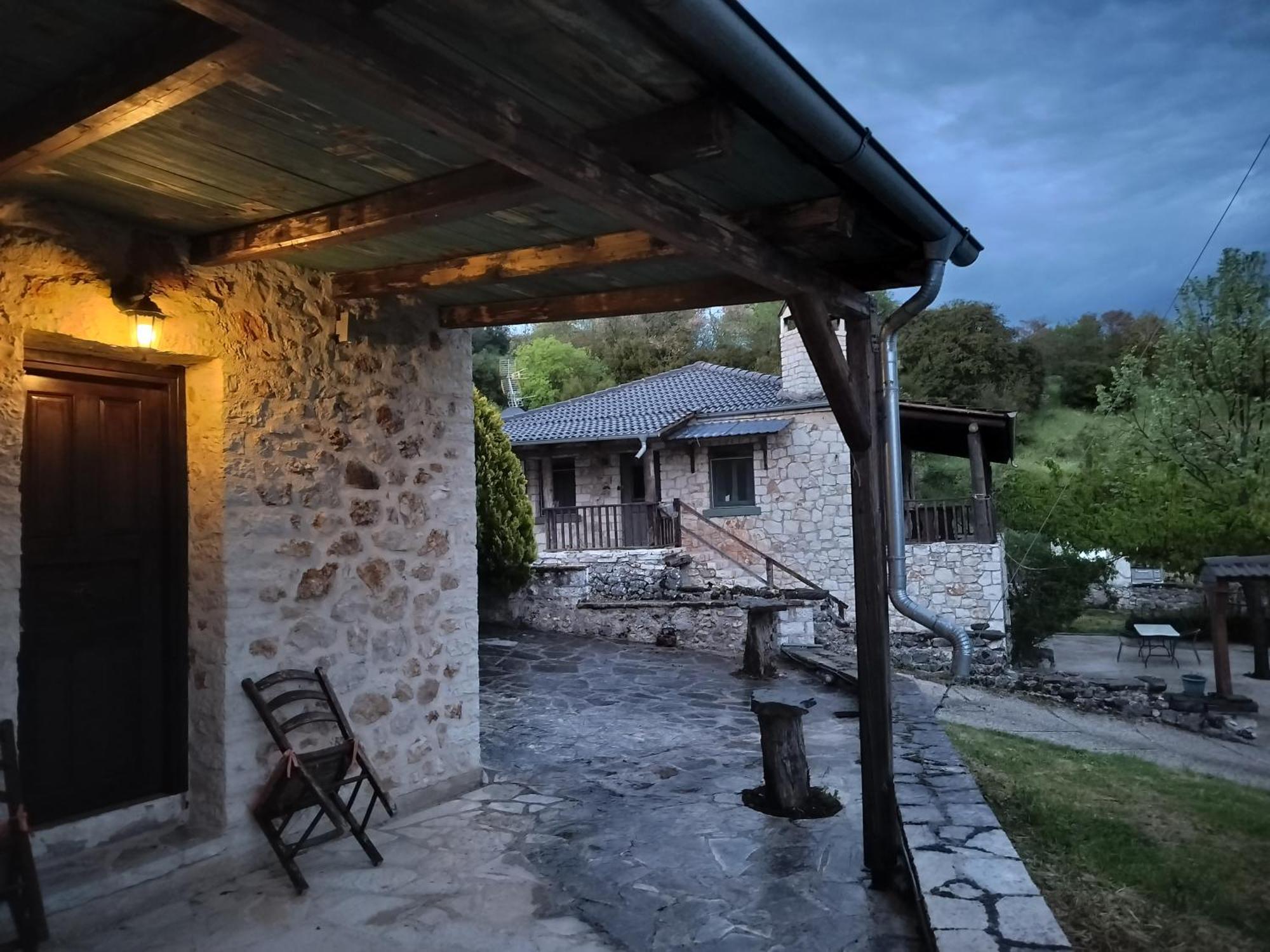 Yono'S Traditional House Ano Ravenia Exterior photo